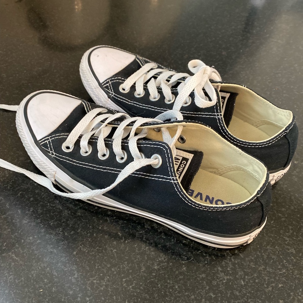 Size 6.5 (womens) chuck Taylor low top sneaks.